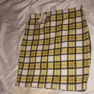 Plaid yellow boohoo skirt